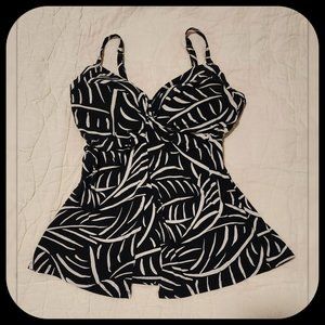 MIRACLE SUIT || Black & White Love Knot Tankini (SIZE 10DD)